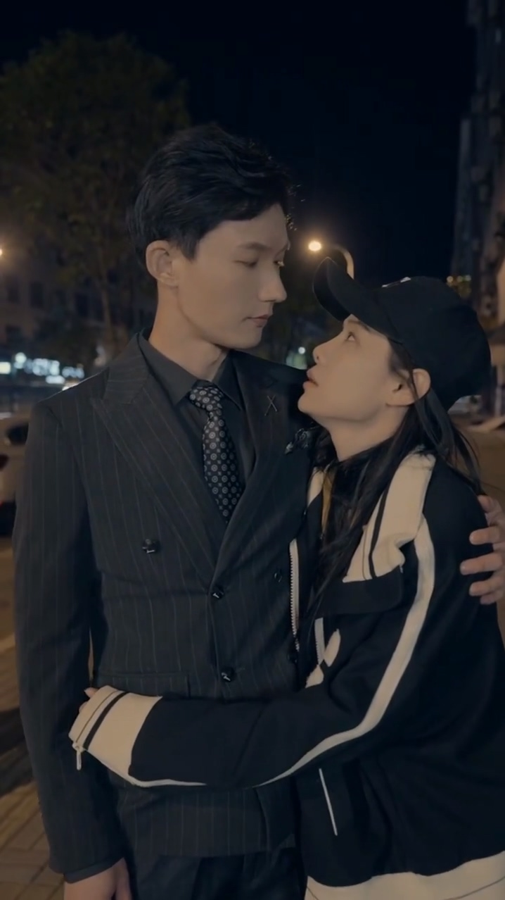 重生暖爱：权少跟我走封面图